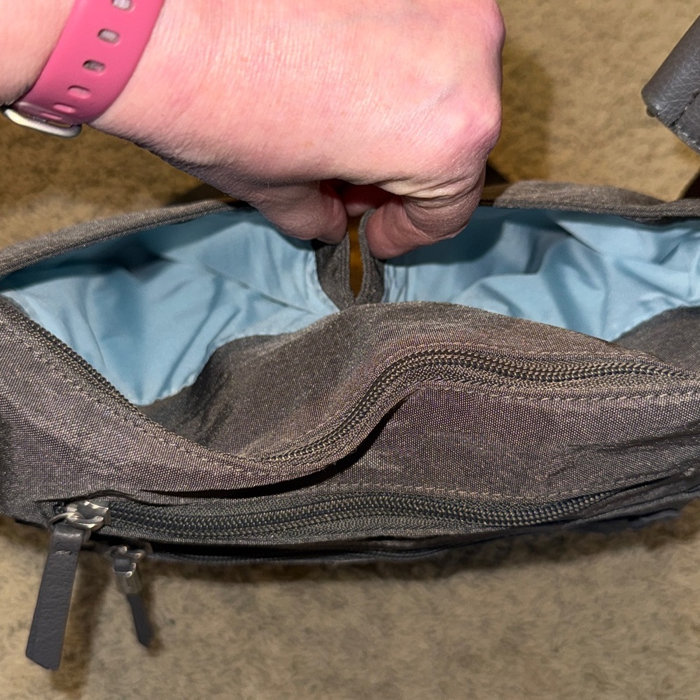Stylish Gray Shoulder Bag - Baggallini - Picture 11 of 17